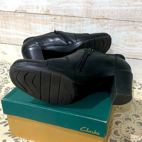 EUC Clark’s Bendables Bootie size 9 Black🖤 - Picture 5 of 6